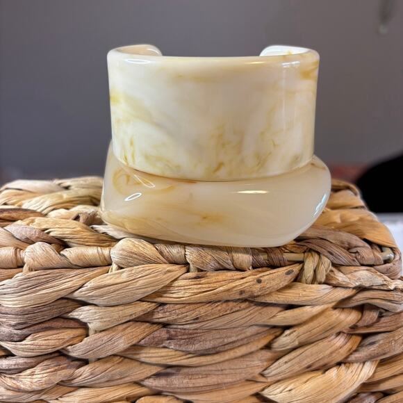 Set of 2 Acrylic Bracelets Square & Round Neutral Tone Boho Jewelry - Picture 7 of 7